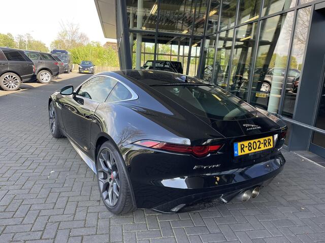 Jaguar F-TYPE P300 RWD