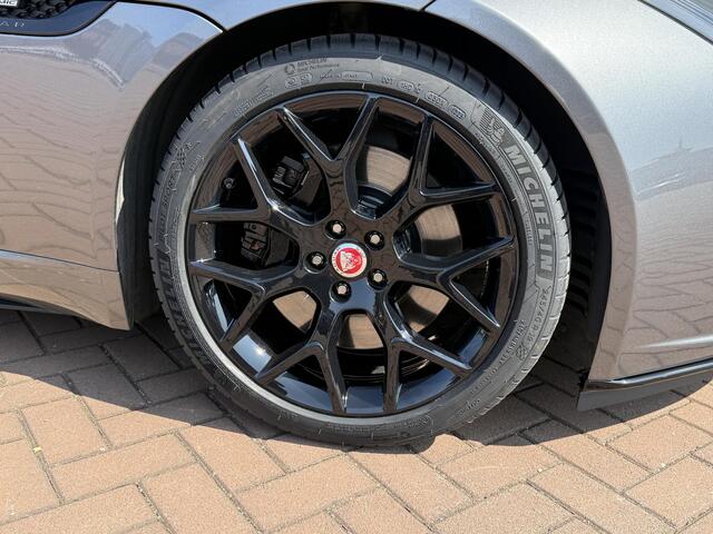 Jaguar F-TYPE P300 RWD R-Dynamic Black Edition