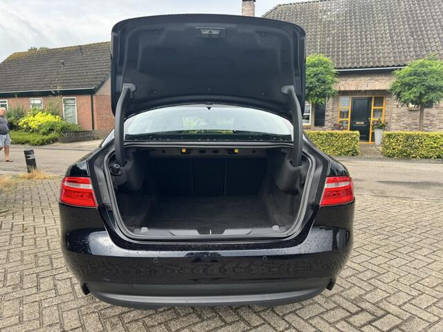 Jaguar XE 2.0 D Pure Navi/Camera/Front assist - Motorschade
