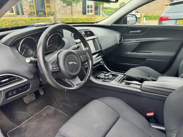 Jaguar XE 2.0 D Pure Navi/Camera/Front assist - Motorschade