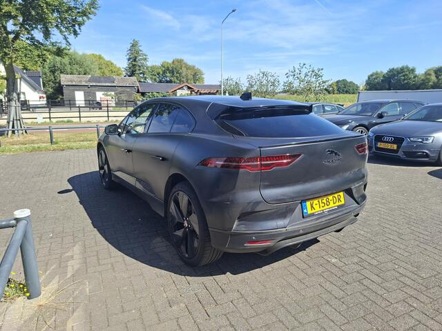 Jaguar i-Pace EV400 HSE 90 kWh | Compleet Carbon exterieur | 22" Carbon | Volleder | Meridian Surround | CarPlay | 360 Camera | MatrixLex | Achterbank verw | Alcantara hml | Etc.. (Wrap Matt Black, orgineel Corris Grey Antraciet metallic)