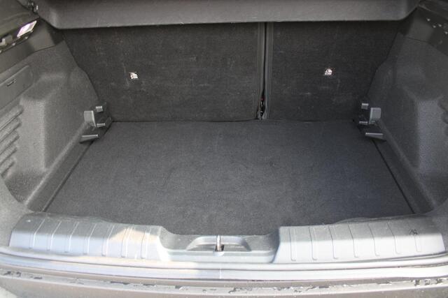 Jeep Avenger ALTITUDE 156PK 54 kWh | 3-FASE | ELEKTRISCH BEDIENBARE ACHTERKLEP | ACHTERUITRIJ CAMERA | NAVIGATIE | DRAADLOZE APPLE CARPLAY/ANDROID AUTO | ALL SEASON BANDEN | LICHTMETALEN VELGEN 17" | ADAPTIVE CRUISE CONTROL | DAB+ RADIO | DRAADLOZE TELEFOONLADER | KEY