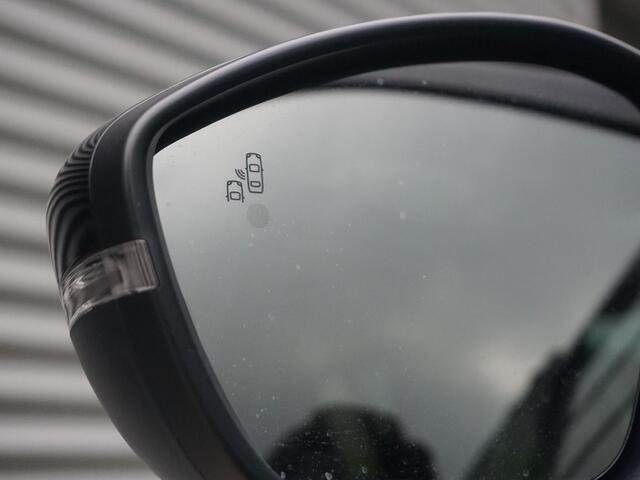 Jeep Avenger 1.2 e-Hybrid Summit