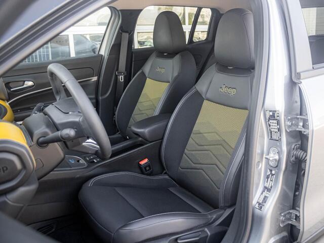 Jeep Avenger 1st Edition 54 kWh | Clima | Cruise | Adapt. Camera | Apple Carplay | BSM | 18" | Keyless | Winter Pack