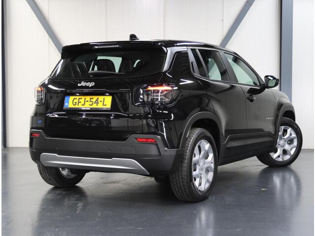 Jeep Avenger Altitude 54 kWh 156PK | 1ste eigenaar | ACCURAPPORT | AppleCarPlay/AndroidAuto | Climate Control | Adaptive Cruise Control | Camera | FULL LED | Navigatie | LMV | Parkeersensoren | Isofix |