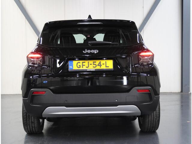 Jeep Avenger Altitude 54 kWh 156PK | 1ste eigenaar | ACCURAPPORT | AppleCarPlay/AndroidAuto | Climate Control | Adaptive Cruise Control | Camera | FULL LED | Navigatie | LMV | Parkeersensoren | Isofix |