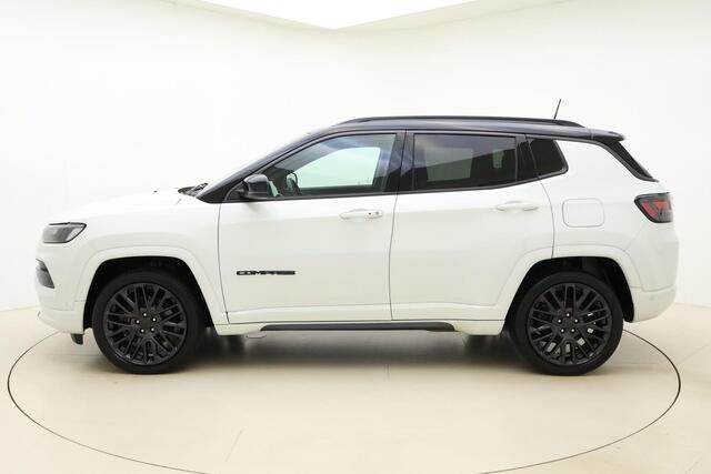 Jeep COMPASS 4xe 240 Plug-in Hybrid Electric S Automaat | Navigatie | Lederen bekleding | Camera | Keyless | Zwart dak | Dakrails | Lichtmetalen velgen black | Climate control