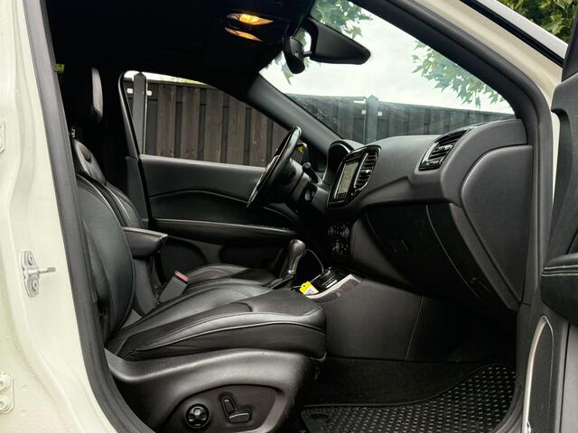 Jeep COMPASS 4xe 240 Plug-in Hybrid Electric S TREKHAAK