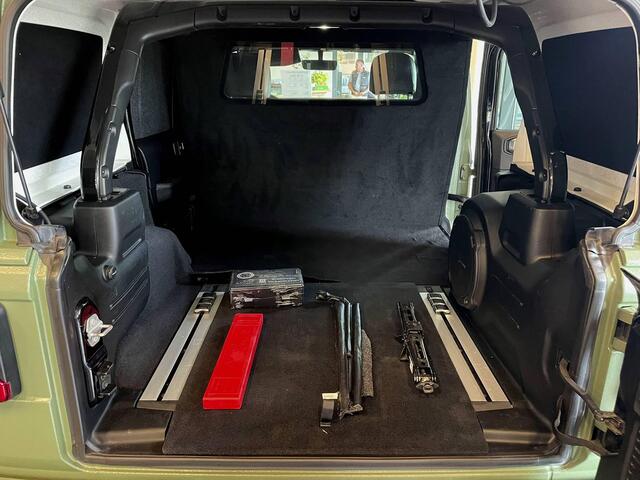 Jeep WRANGLER 2.0T Sterling Geel kenteken | Volleder | Alcantara Dash | Urban LM | Cabriodak | Sportuitlaat | Dikker dan een Brute!