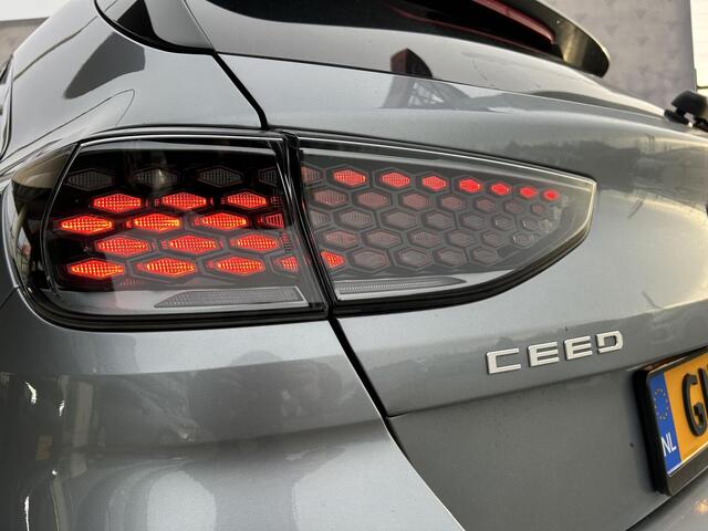 KIA CEE D Ceed 1.5 T-GDi GT-PlusLine Panoramadak | Camera | Navi | Stuur-/Stoelverwarming | Leder/Alcantara | 17" Velgen | Clima | Apple CarPlay/Android Auto | Key-Less | PDC | Cruise | LED |