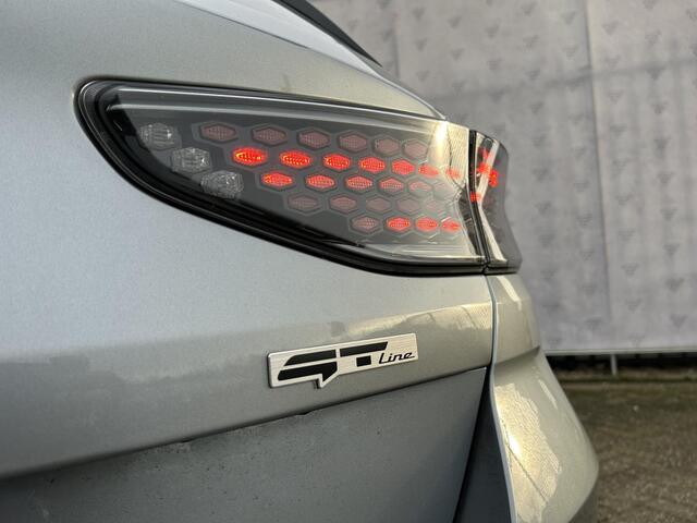 KIA CEE D Ceed 1.5 T-GDi GT-PlusLine Panoramadak | Camera | Navi | Stuur-/Stoelverwarming | Leder/Alcantara | 17" Velgen | Clima | Apple CarPlay/Android Auto | Key-Less | PDC | Cruise | LED |