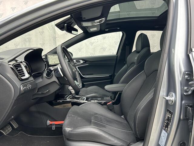 KIA CEE D Ceed 1.5 T-GDi GT-PlusLine Panoramadak | Camera | Navi | Stuur-/Stoelverwarming | Leder/Alcantara | 17" Velgen | Clima | Apple CarPlay/Android Auto | Key-Less | PDC | Cruise | LED |