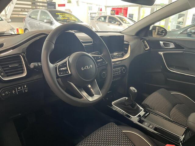 KIA CEE D Ceed Sportswagon 1.5 T-GDi DynamicPlusLine ACTIEPRIJS NU RIJKLAAR ¤ 35.900,-