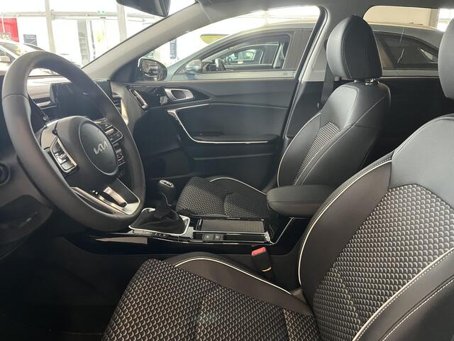 KIA CEE D Ceed Sportswagon 1.5 T-GDi DynamicPlusLine ACTIEPRIJS NU RIJKLAAR ¤ 35.900,-