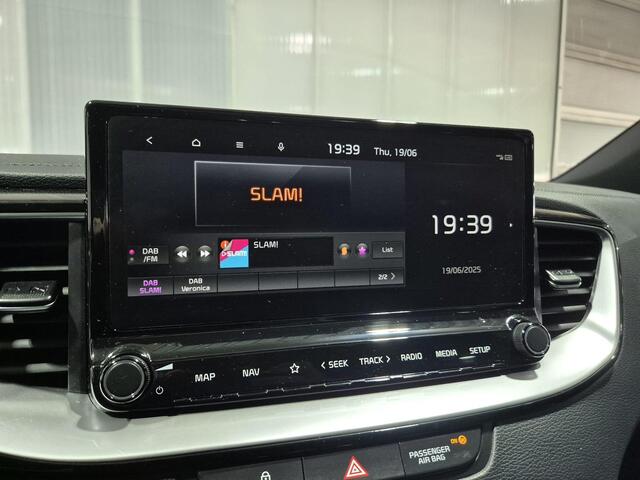 KIA CEE D Ceed Sportswagon 1.5 T-GDi GT-Line ,Apple Carplay/Android Auto, Stoel en stuur verwarming.