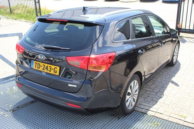KIA CEE D cee'd Sportswagon 1.0 T-GDi Design Edition Navigatie/Climate control/Cruise control/Achteruitrijcamera/Apple carplay/Multifunctioneel stuurwiel/LED koplampen/16'' Lichtmetalen velgen.