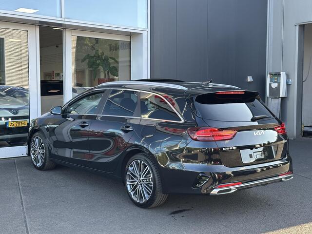 KIA CEE D Ceed Sportswagon 1.5 T-GDi GT-PlusLine Schuif-/kanteldak | 18 inch | Parkeersensoren V+A | Verwarmde voorstoelen