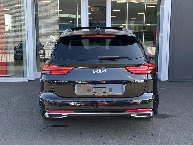 KIA CEE D Ceed Sportswagon 1.5 T-GDi GT-PlusLine Schuif-/kanteldak | 18 inch | Parkeersensoren V+A | Verwarmde voorstoelen