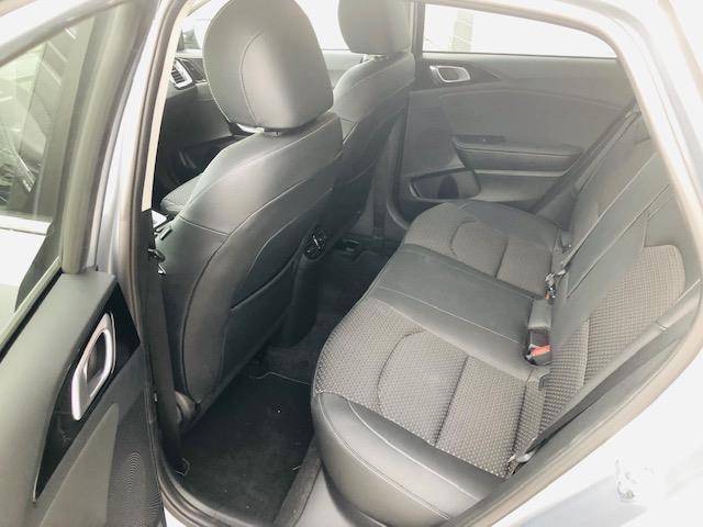 KIA CEE D Ceed 1.5 T-GDi DynamicPlusLine Automaat 160pk MHEV/Trekhaak/Verzwaarde achterveren LET OP ! Auto rijdt momenteel km-stand kan iets varieeren !