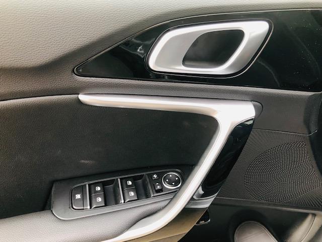 KIA CEE D Ceed 1.5 T-GDi DynamicPlusLine Automaat 160pk MHEV/Trekhaak/Verzwaarde achterveren LET OP ! Auto rijdt momenteel km-stand kan iets varieeren !