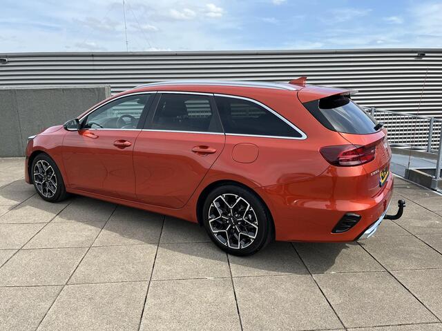 KIA CEE D Ceed Sportswagon 1.5 T-GDi GT-Line AUTOMAAT NAVIGATIE | ACHTERUITRIJCAMERA | LEER/ALCANTARA