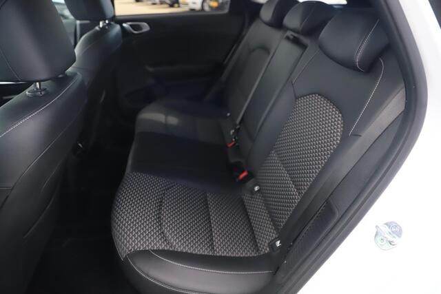 KIA CEE D Ceed Sportswagon 1.6 GDI PHEV DynamicPlusLine 18 inch LMV Navigatie Carplay Android Achteruitrijcamera Stuur & Stoelverwarming