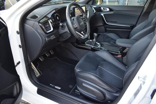 KIA CEE D Ceed Sportswagon 1.0 T-GDi GT-Line | Cruise Control | Panoramadak | Navigatie | Camera | Trekhaak | Tot 10Jr. Kia-Garantie