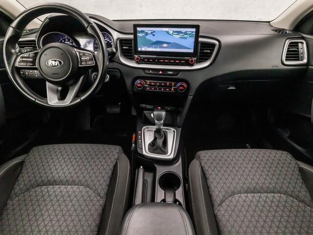 KIA CEE D Ceed Sportswagon 1.0 T-GDi DynamicLine Automaat (APPLE CARPLAY, GROOT NAVI, CLIMATE, CAMERA, SPORTSTOELEN, PARKEERSENSOREN, CRUISE, DAB+, NIEUWSTAAT)