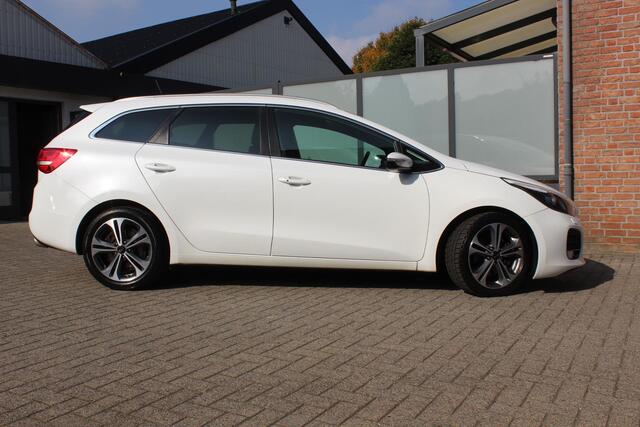 KIA CEE D Ceed Sportswagon 1.0 T-GDi GT-Line Business Edition 120pk Navi, Camera, Panoramadak, Led, Cruise, 17"