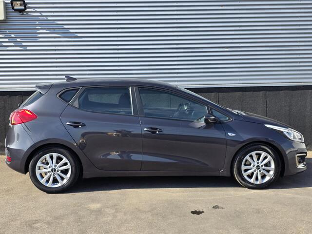 KIA CEE D cee'd 1.6 GDI ComfortPlusLine Navigator Incl: Navigatie, Cruisecontrol, Airconditioning, LM velgen, Parkeerhulpcamera, Metallic lak