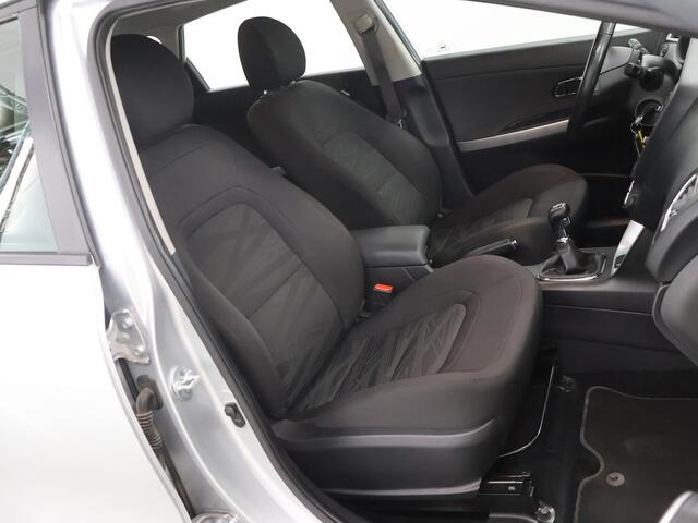 KIA CEE D cee'd Sportswagon 1.6 GDI First Edition | Navigatiesysteem | Achteruitrijcamera | Cruise Control | Airco | Bluetooth |