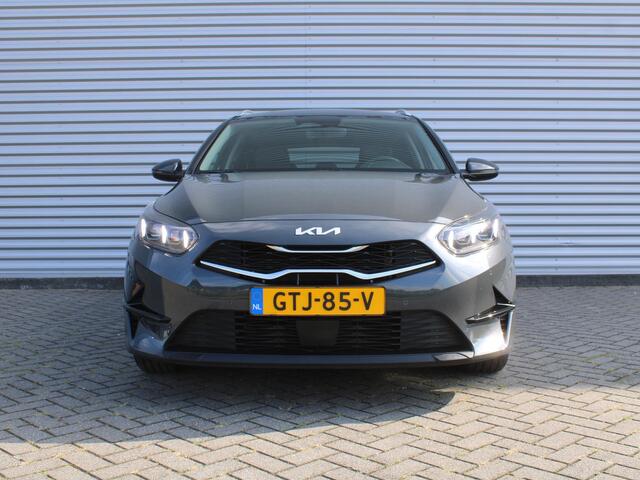 KIA CEE D Ceed Sportswagon 1.5 T-GDi DynamicPlusLine | Stoel- & stuurverwarming | Camera | Clima | Cruise | LED | Navi | Elek. achterklep | 16" LM |