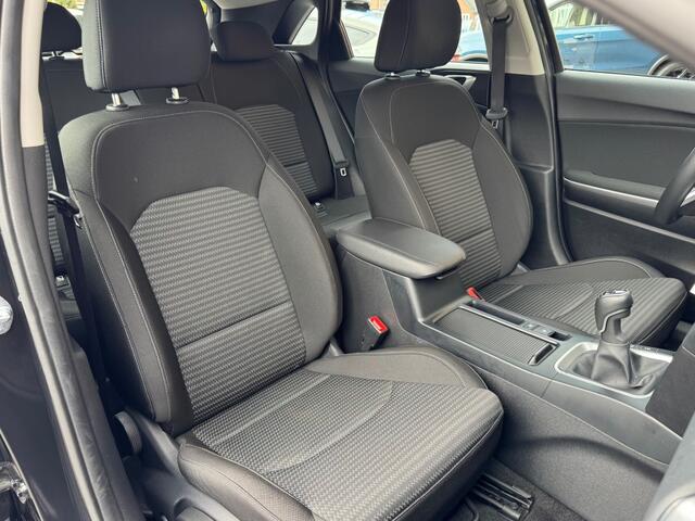 KIA CEE D 1.0 T-GDI 120PK DYNAMICLINE 5-DEURS/NAVI/CARPLAY/NL-AUTO/1E EIG.