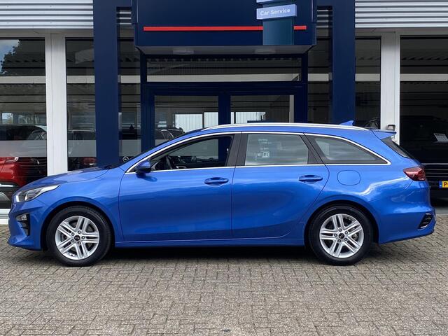 KIA CEE D Ceed Sportswagon 1.5 T-GDi DynamicLine / NL-Auto / 160 PK / 1e-Eigenaar / Trekhaak / Cruise-Control / Climate-Control / Apple-Carplay & Android-Auto / Armsteun-Voor / DAB Radio-Bluetooth / Navi / PDC-Achter met Camera / 16'' LMV / ENZ.