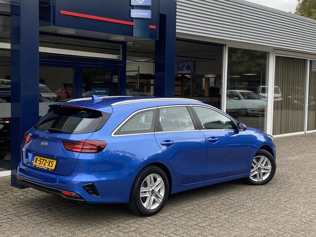 KIA CEE D Ceed Sportswagon 1.5 T-GDi DynamicLine / NL-Auto / 160 PK / 1e-Eigenaar / Trekhaak / Cruise-Control / Climate-Control / Apple-Carplay & Android-Auto / Armsteun-Voor / DAB Radio-Bluetooth / Navi / PDC-Achter met Camera / 16'' LMV / ENZ.