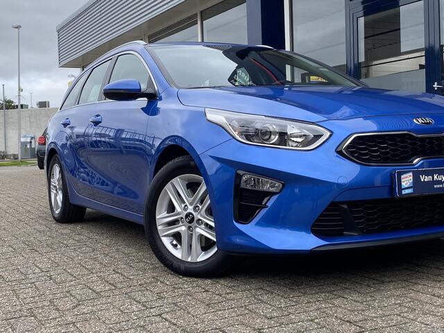 KIA CEE D Ceed Sportswagon 1.5 T-GDi DynamicLine / NL-Auto / 160 PK / 1e-Eigenaar / Trekhaak / Cruise-Control / Climate-Control / Apple-Carplay & Android-Auto / Armsteun-Voor / DAB Radio-Bluetooth / Navi / PDC-Achter met Camera / 16'' LMV / ENZ.