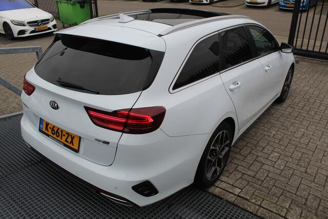 KIA CEE D Ceed Sportswagon 1.0 T-GDi GT-Line Edition Orig. NL auto/Panoramadak/Navigatie/Achteruitrijcamera/Parkeersensoren/Stoelverwarming/Climate control/Cruise control/Buitenspiegels inklap en verwarmbaar