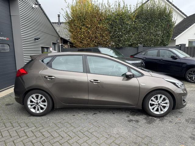 KIA CEE D cee'd 1.6 GDI ComfortPlusLine Navigator | Camera | Lichtmetalen Velgen | Navigatie | Cruise Control |