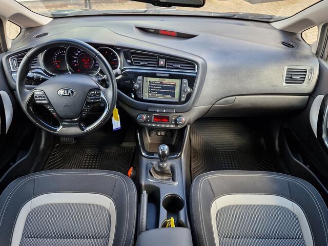KIA CEE D 1.6 GDI DynamicLine Navigatie / Trekhaak / Camera / / Clima