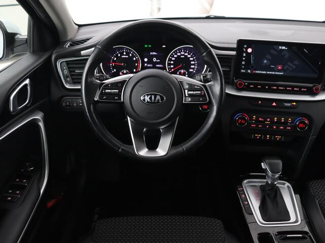 KIA CEE D Ceed 1.4 T-GDi DynamicPlusLine | Stoel & stuurverwarming | Adaptive cruise | Trekhaak | Camera | Carplay | Full LED | Navigatie | Climate control | DAB | File Assistent