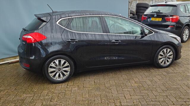 KIA CEE D cee'd 1.6 GDI DynamicLine NAVI TEL LM CAMERA TREKHAAK