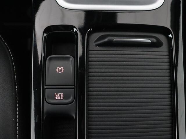 KIA CEE D Ceed 1.5 T-GDi GT-Line | Trekhaak | Stoel & stuurverwarming | Leder/Alcantara | Camera | Adaptive cruise | Park Assist | Climate control | Full LED | Carplay | Navigatie | Sportstoelen