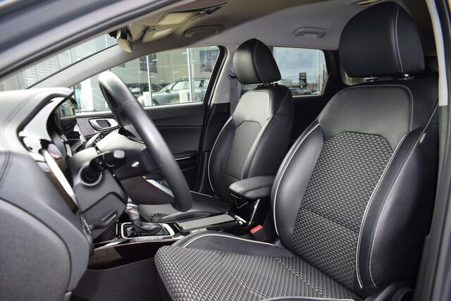 KIA CEE D Ceed Sportswagon 1.5 T-GDi DynamicPlusLine | Cruise Control Adaptive | Stoel + Stuurwiel Verwarming | Camera | Automaat | Half Leder |