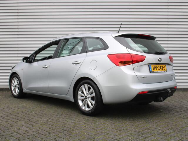 KIA CEE D cee'd Sportswagon 1.6 GDI First Edition | Trekhaak | Camera | Cruise | Navi | Airco | 16' LM | All season banden |