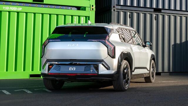 KIA EV3 GT-Line 81.4 kWh Tijdelijk Kia Subsidie ¤2950,- Bij Aanschaf | private lease vanaf ¤398,- | Geen BPM | Nu te bestellen