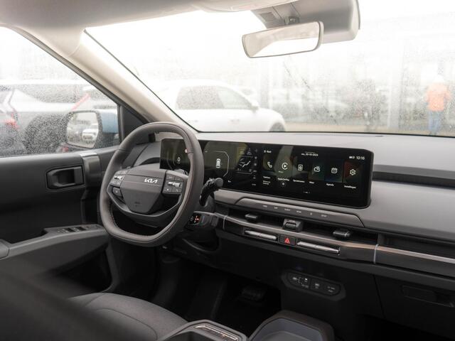 KIA EV3 Air 58.3 kWh | Uit voorraad leverbaar | Navi | 17" | Adapt. Cruise | Clima | PDC | Dakrails