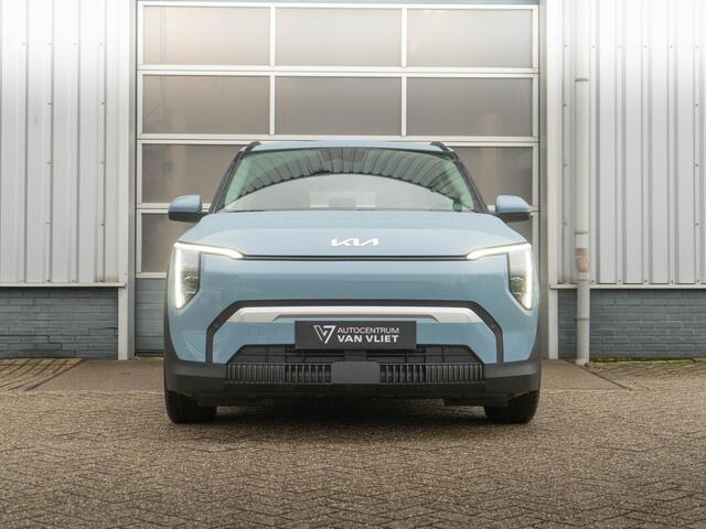KIA EV3 Air 58.3 kWh | Uit voorraad leverbaar | Navi | 17" | Adapt. Cruise | Clima | PDC | Dakrails
