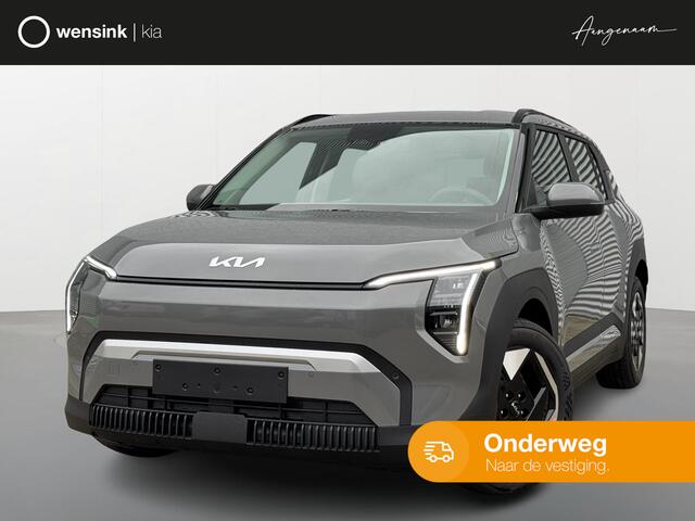 KIA EV3 Air 81.4 kWh | DIRECT RIJDEN VOORRAAD AUTO!!! | Tijdelijk Kia inruilpremie ¤ 3000,- Bij Aanschaf | Parkeersensoren Voor + Achter | Camera | Adaptive Cruise | Keyless | DAB+ | Apple Carplay/ Android Auto