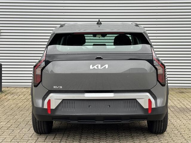 KIA EV3 Air 81.4 kWh | DIRECT RIJDEN VOORRAAD AUTO!!! | Tijdelijk Kia inruilpremie ¤ 3000,- Bij Aanschaf | Parkeersensoren Voor + Achter | Camera | Adaptive Cruise | Keyless | DAB+ | Apple Carplay/ Android Auto