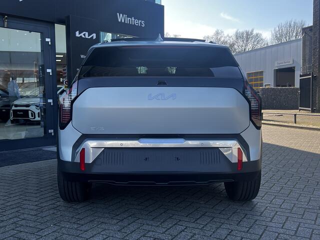 KIA EV3 Plus Advanced 81.4 kWh Matte Ivory Silver. Op voorraad, direct leverbaar!